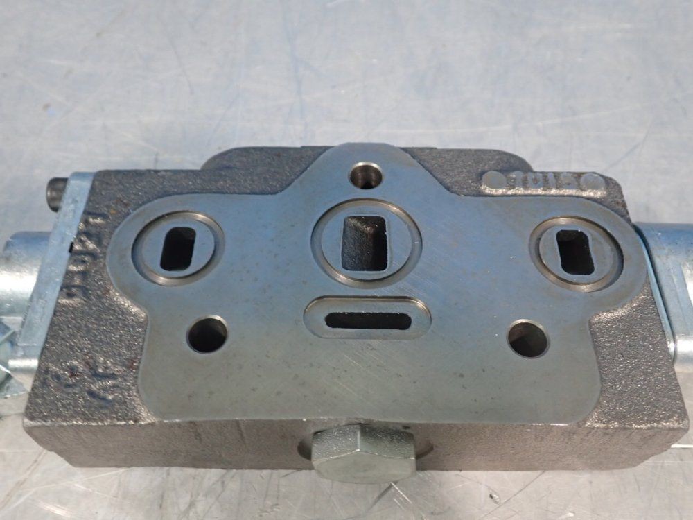 PRINCE SVM1ES7 DIRECTIONAL CONTROL VALVE 01260180006