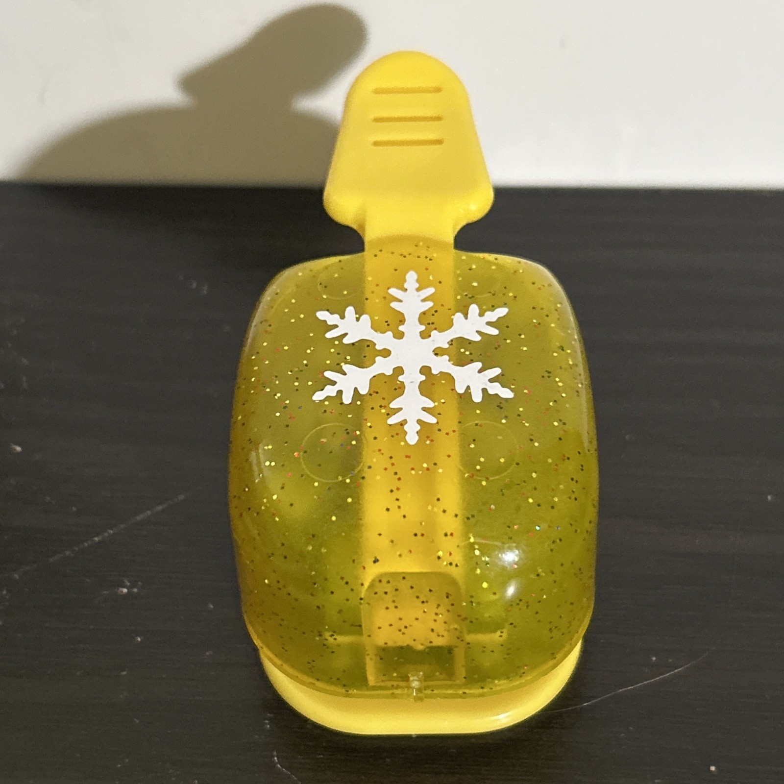 EK Sucess Snowflake Winter Paper Punch Tool Whale Tail Style 1” Flake
