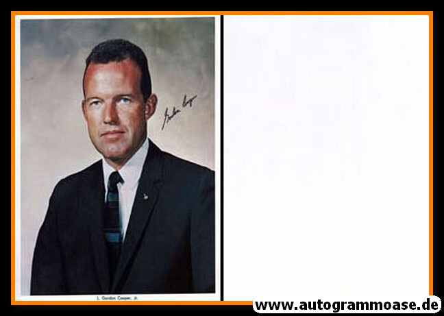 Space Autograph (NASA) | L. Gordon COOPER | 1960s Print (Portrait Color XL)