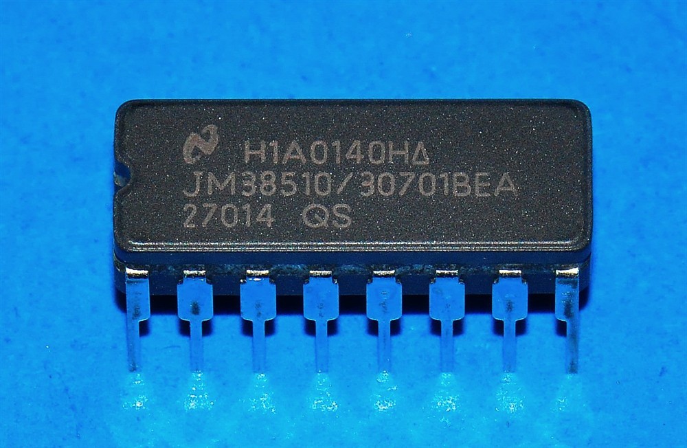 New (8pcs) JM38510/30701BEA NATIONAL SEMI IC MIL-Spec
