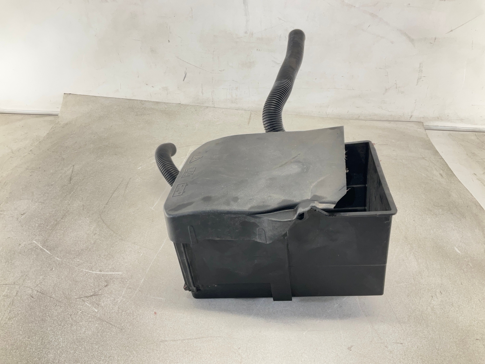 15-18 FORD Focus Battery Tray Holder w/ Cover OEM CM
