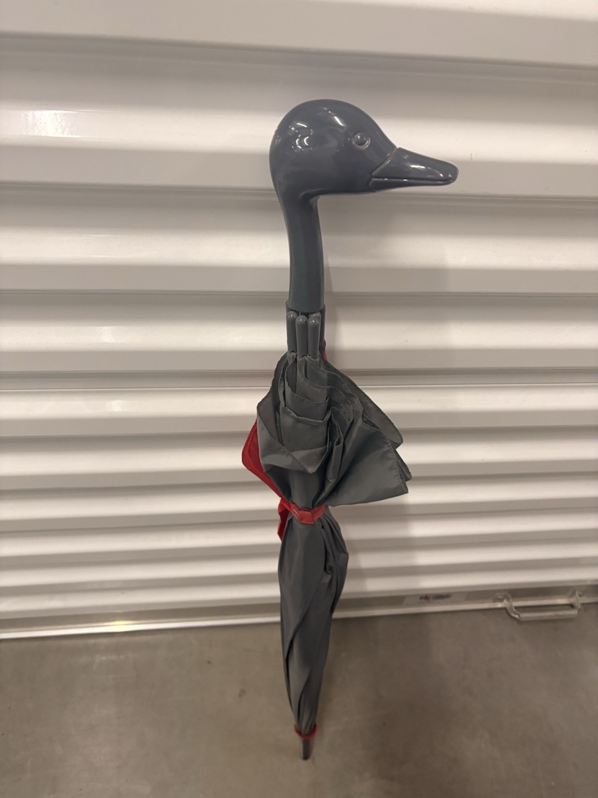 VTG RED/GRAY Aramis “Fowl Weather Friend” Duck Head Umbrella walking Stick