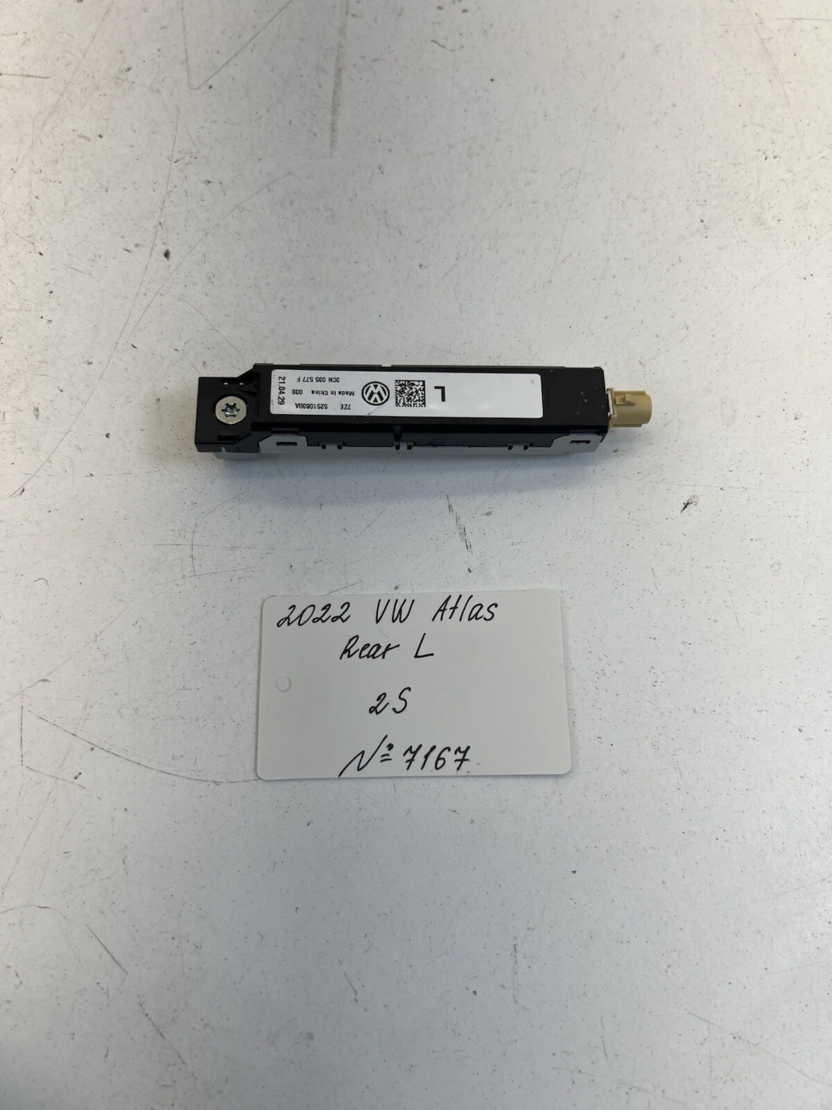 2018-2024 Volkswagen Atlas Left Side Antenna Amplifier Booster OEM.