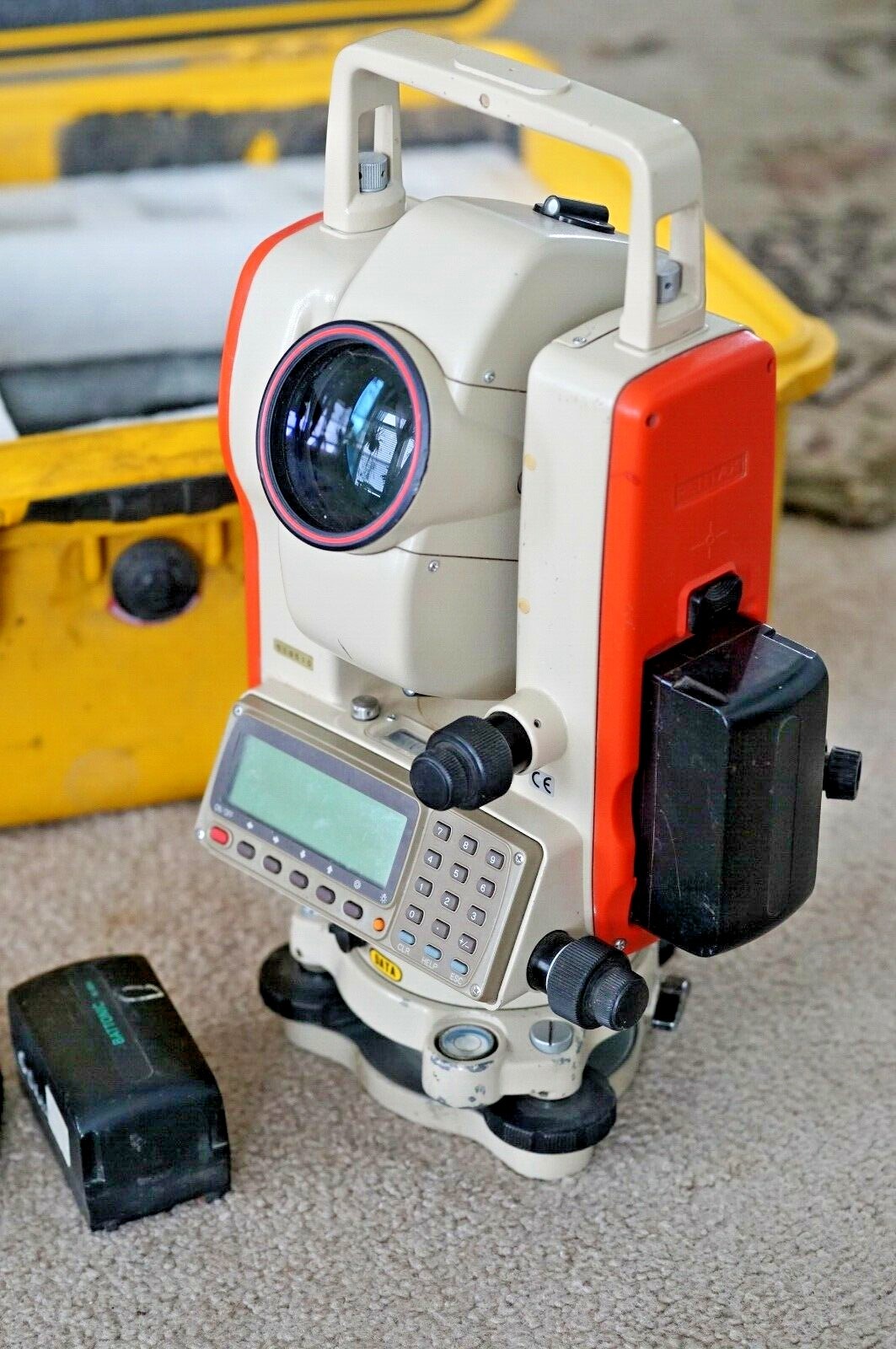 PENTAX PTS-V SERIES TOTAL STATION W/DATA CABLE/2BATTERIES L@@K