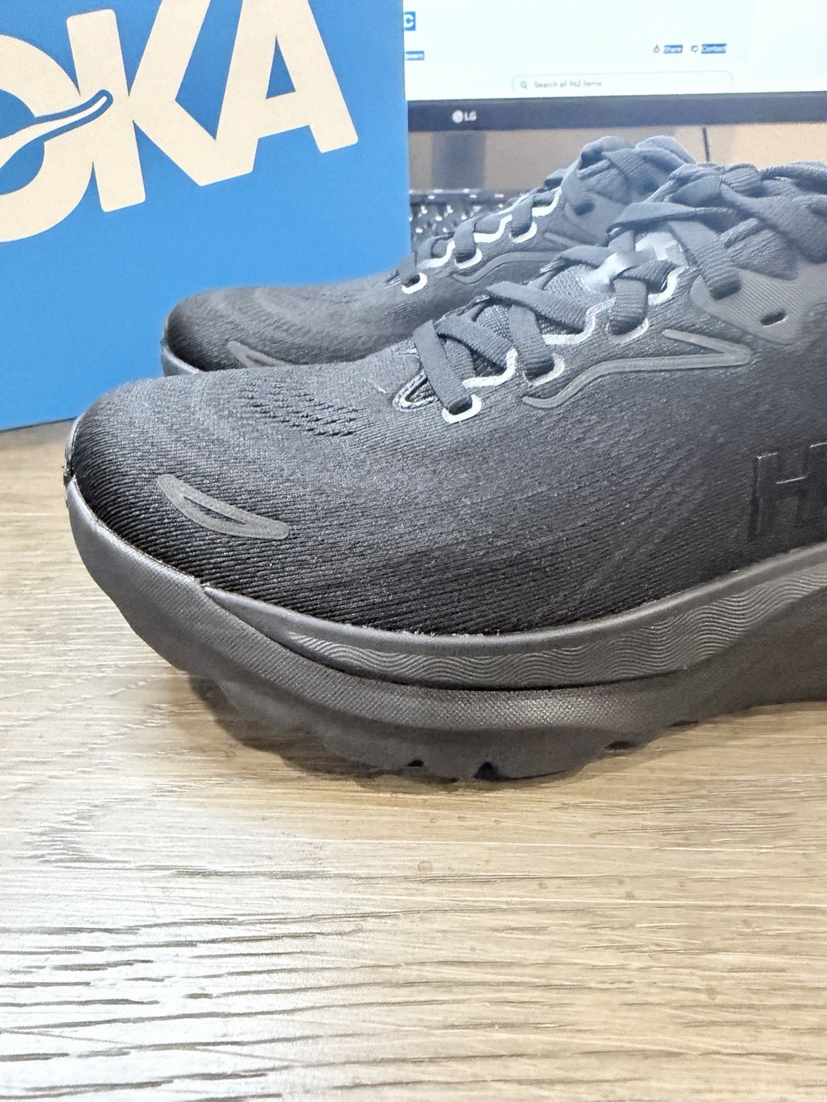 Hoka one one Arahi 8 black wide Womens Size 8.5D New With Box 🔥