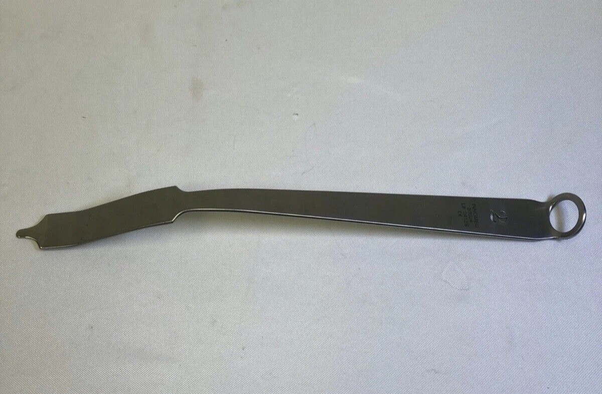 Innomed S3024 Minimally Invasive Hip Retractor Blunt Tip 25mm Blade Width 14.5"L
