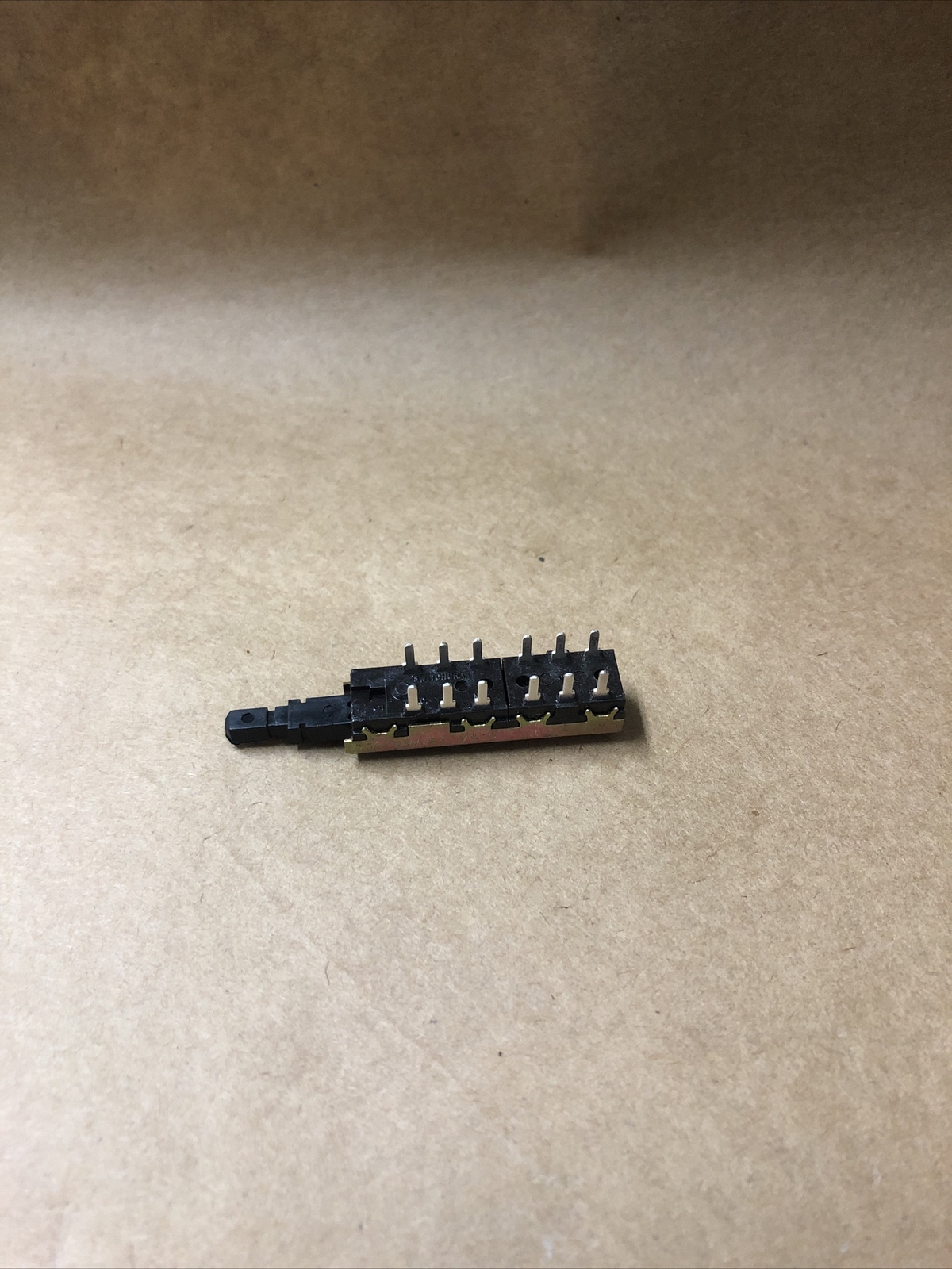 SWITCHCRAFT PART# 81121A30A
