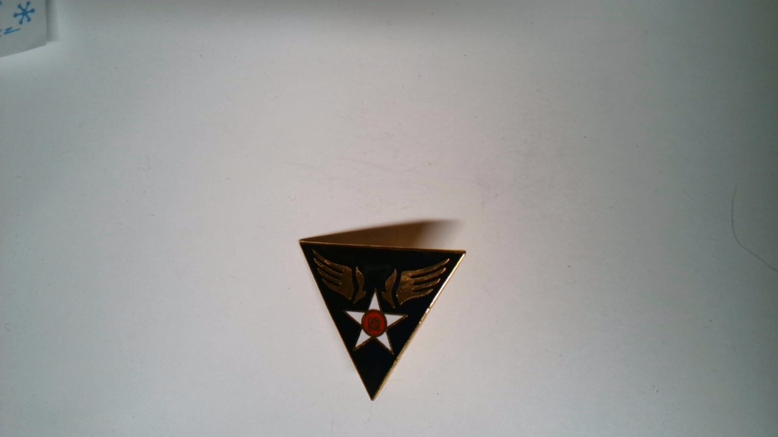 INSIGNIA CREST HAT PIN MINI BADGE USAF 12TH AIR FORCE WITH 2 CLUTCHBACKS