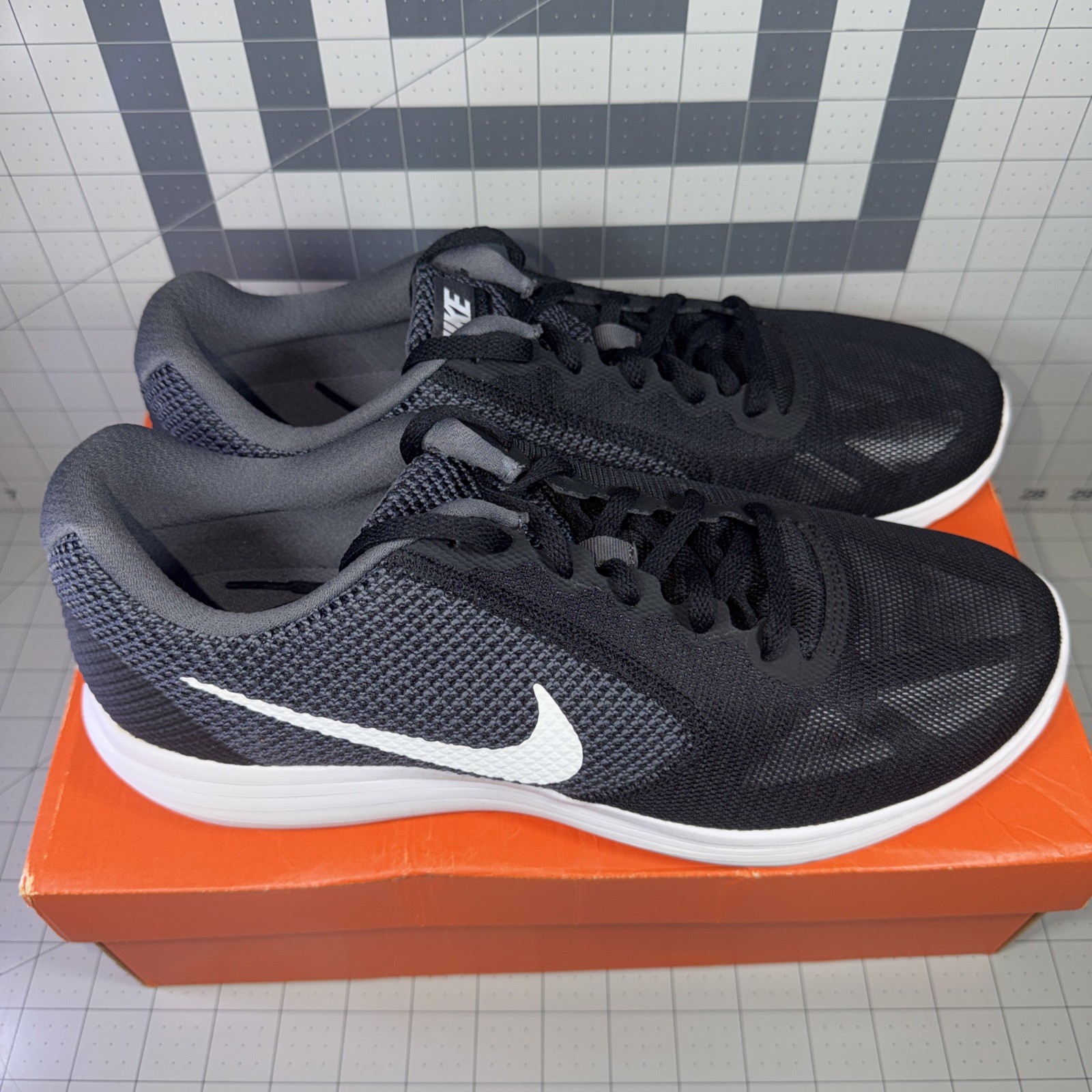 Nike Revolution 3 Men’s Sizes Grey White Black New W/ Box 819300001 Free Ship