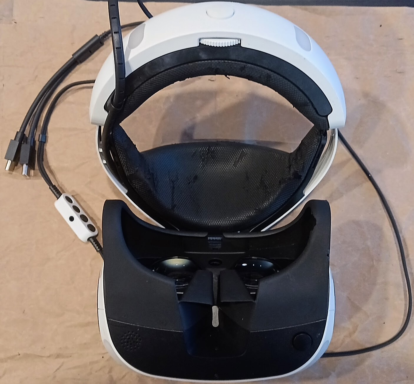 PlayStationVR WORLDS Bundled Version - White