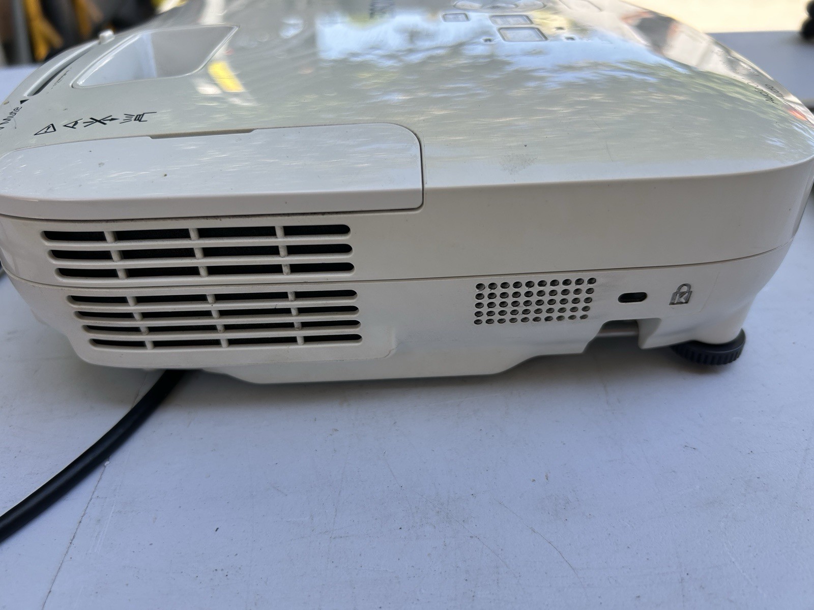 Epson lcd projector EX 31 Model: H309A Works Case includes