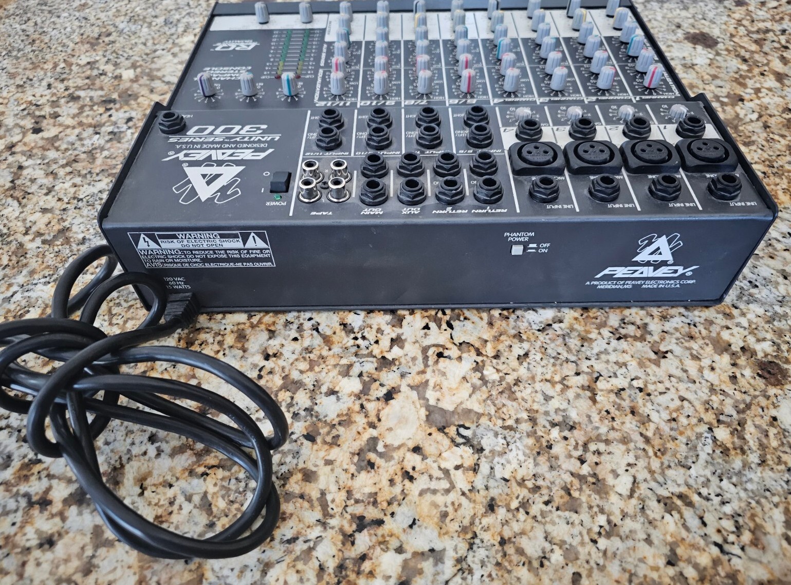 peavey 300 UNITY SERIES 12 CHANNEL COMPACT STEREO CONSOLE.
