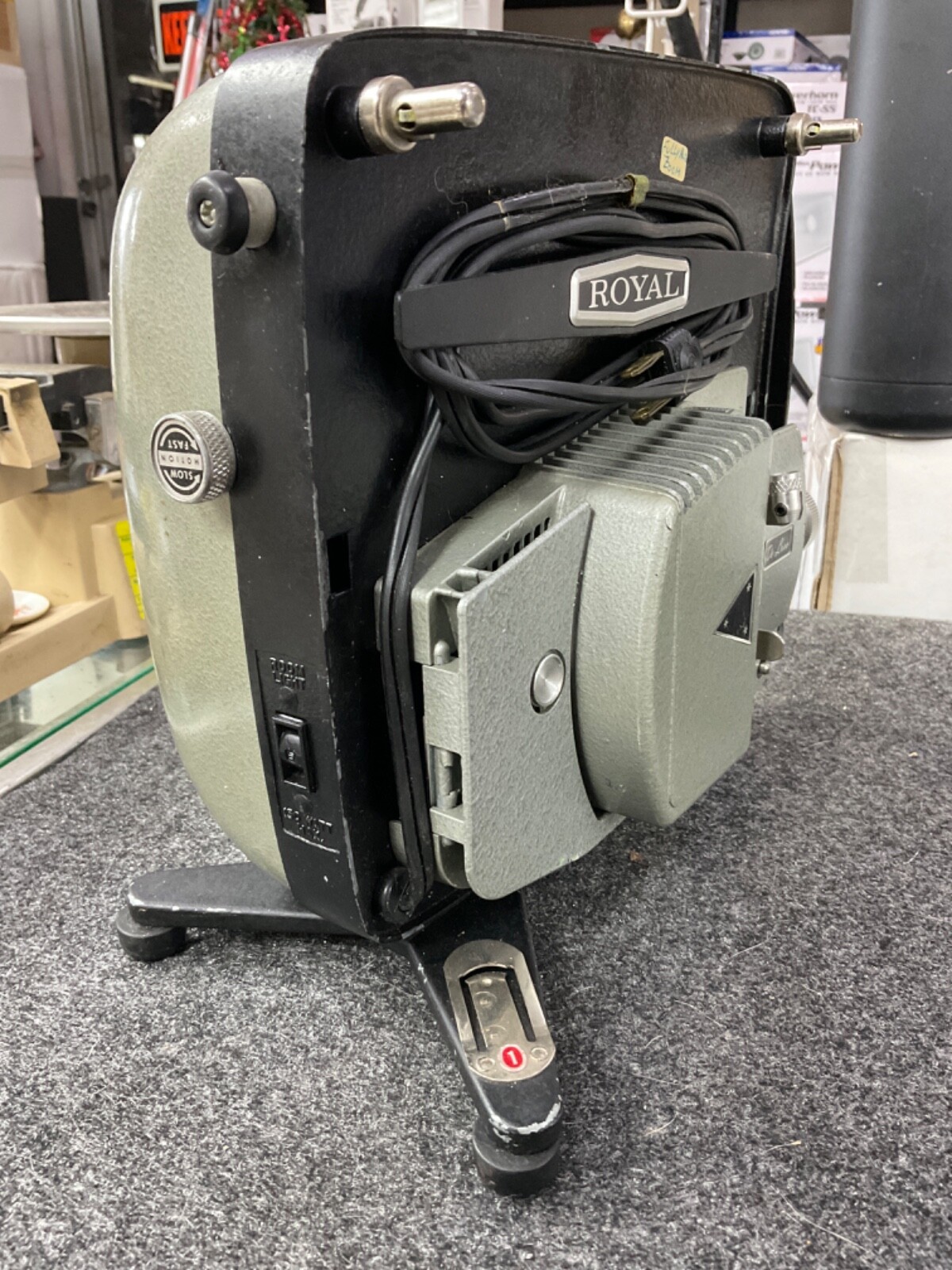Royal De Luxe Fully Automatic 8mm Movie Projector Aurora 600A