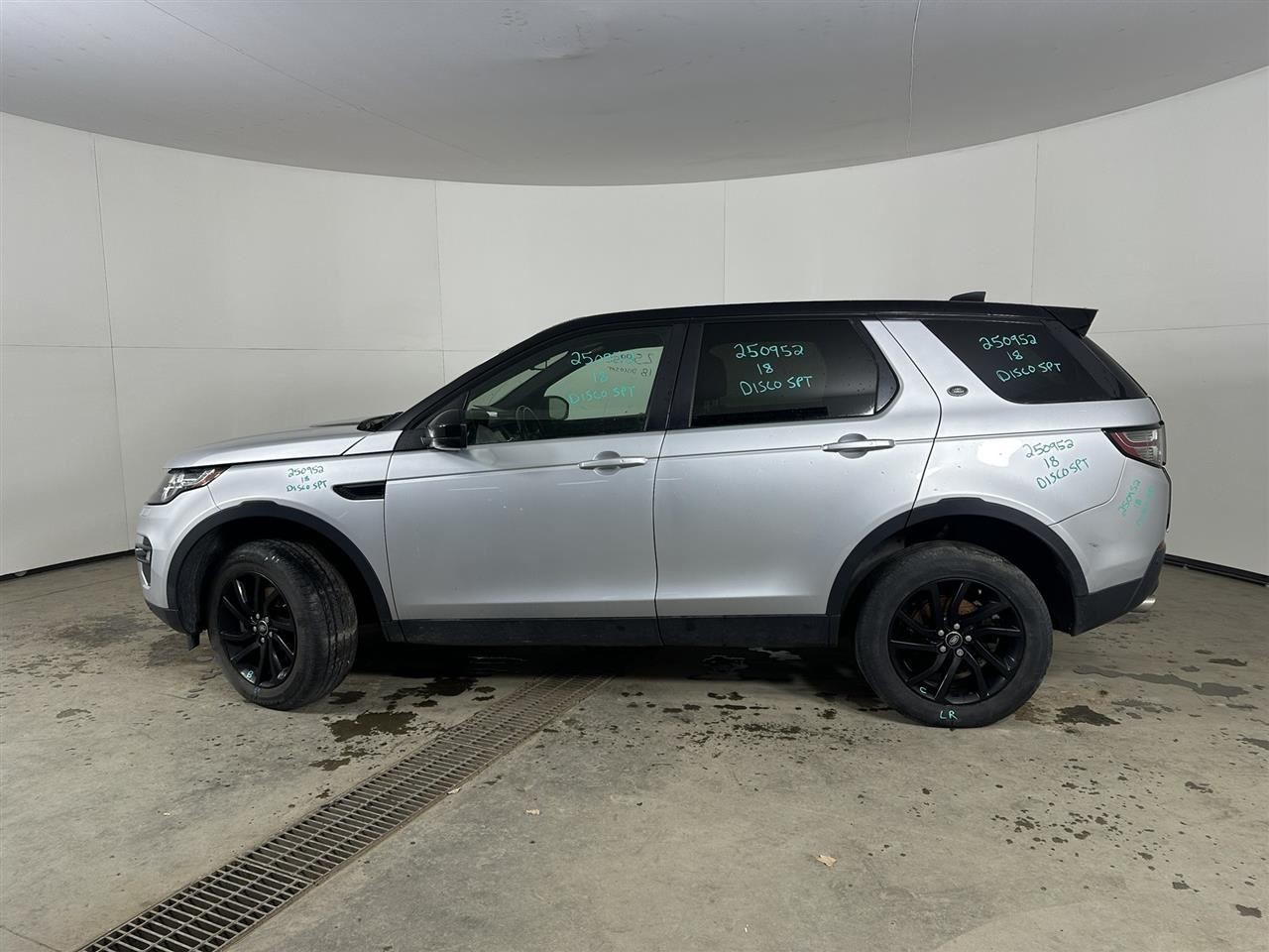 Driver Left Front Spindle/Knuckle Fits 15-19 DISCOVERY SPORT 2822914