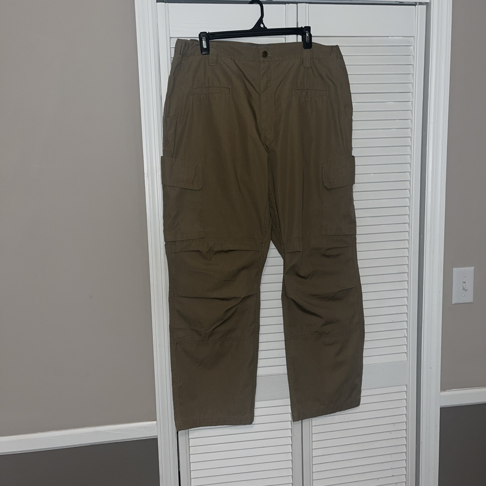 Benchmark Apprentice Cargo Work Pants by LAPG Sierra 38W x 32L great condition