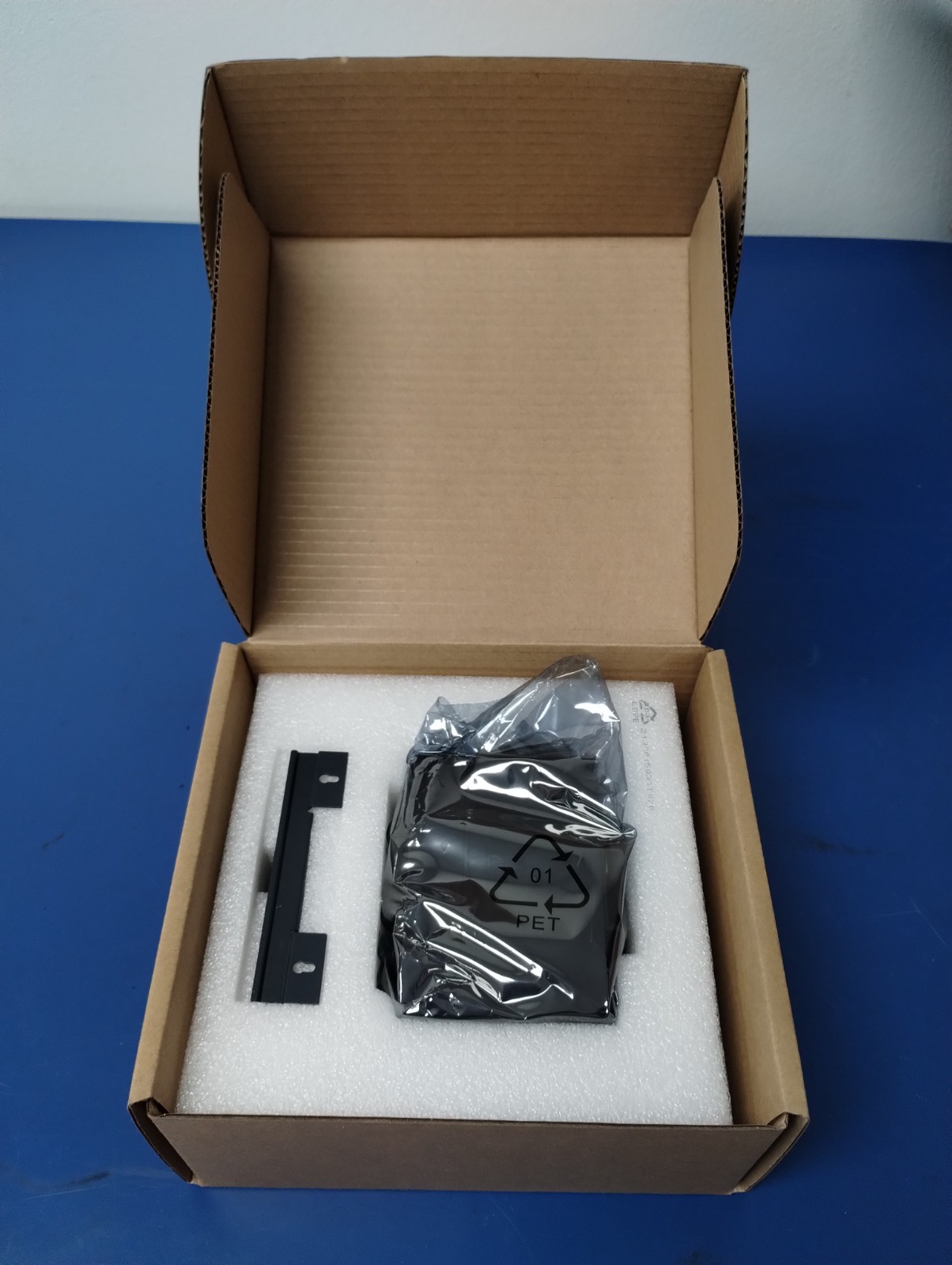ADVANTECH EKI-5526I-MB-AE Managed Ethernet Switch