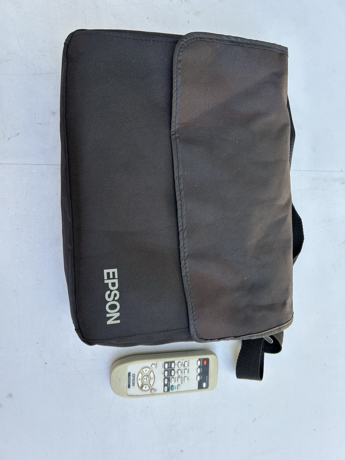 Epson lcd projector EX 31 Model: H309A Works Case includes