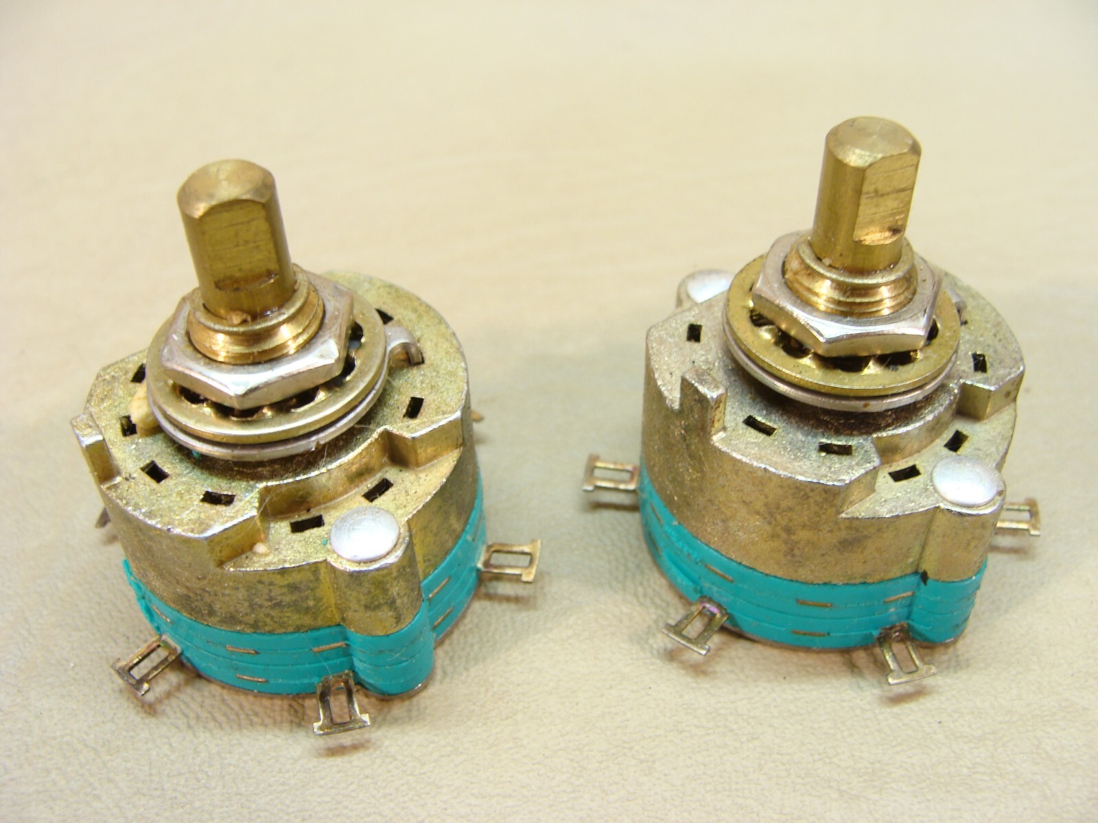 NEW lot of 2 ELECTROSWITCH C4D0106S C4D 60A01 rotary switch 6 position