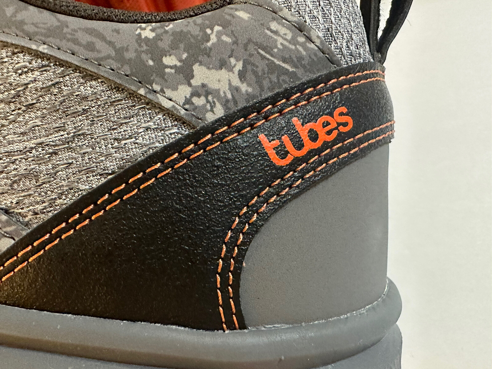 NEW KSwiss Mens Tubes Trail Comfort 200 Gray Orange Running Shoes Size 9