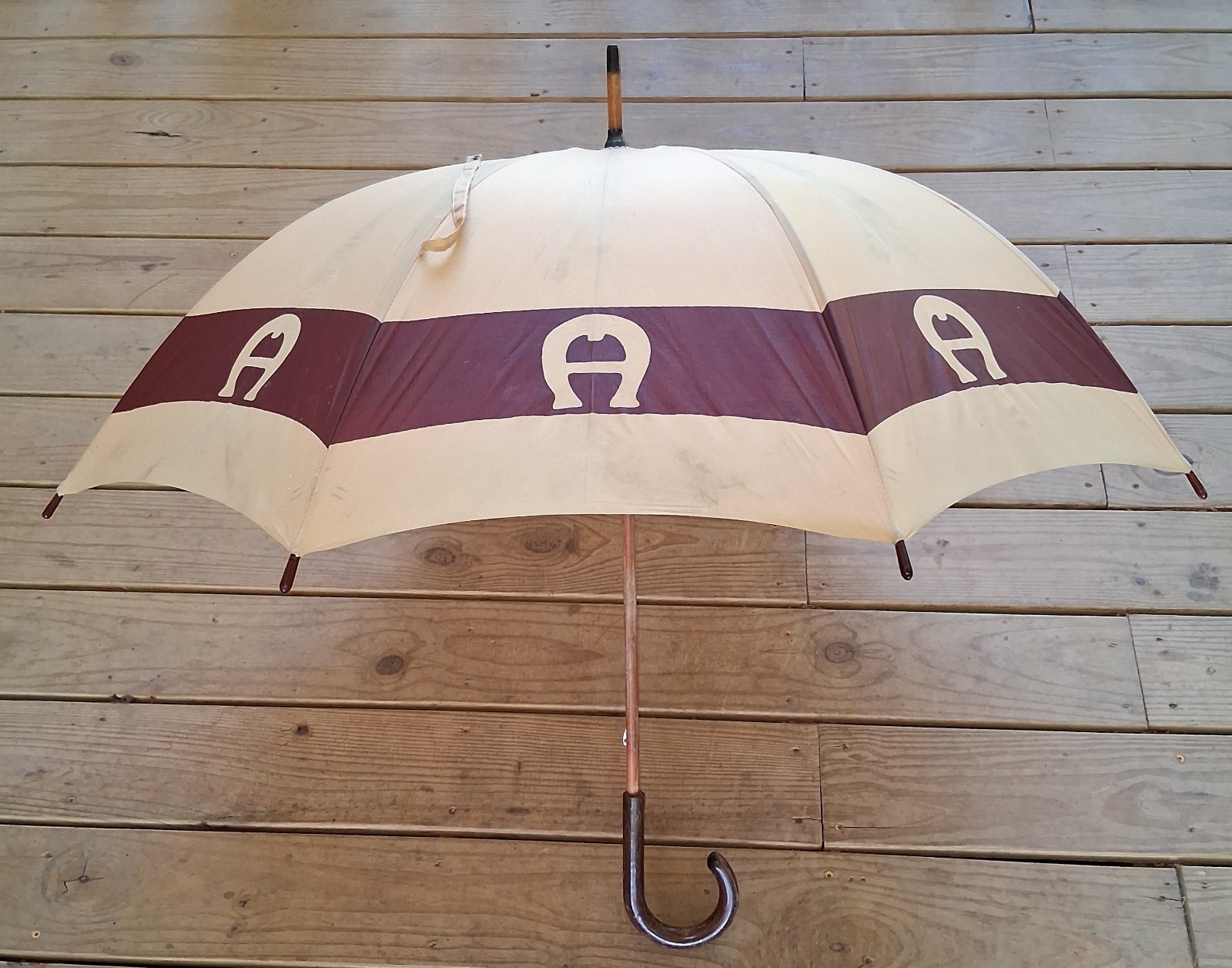 Vintage Etienne Aigner Umbrella Horseshoe Logo Burgundy Cream Wood Handle Italy