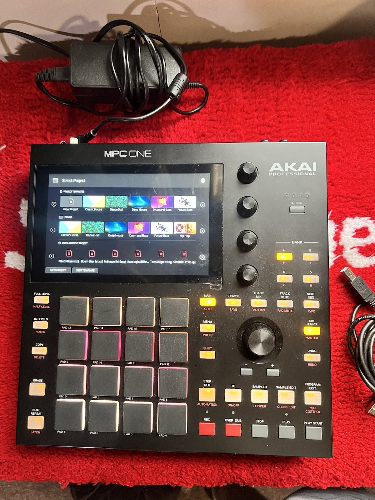 MPC One Plus Standalone Sampler Sequencer Drum Machine