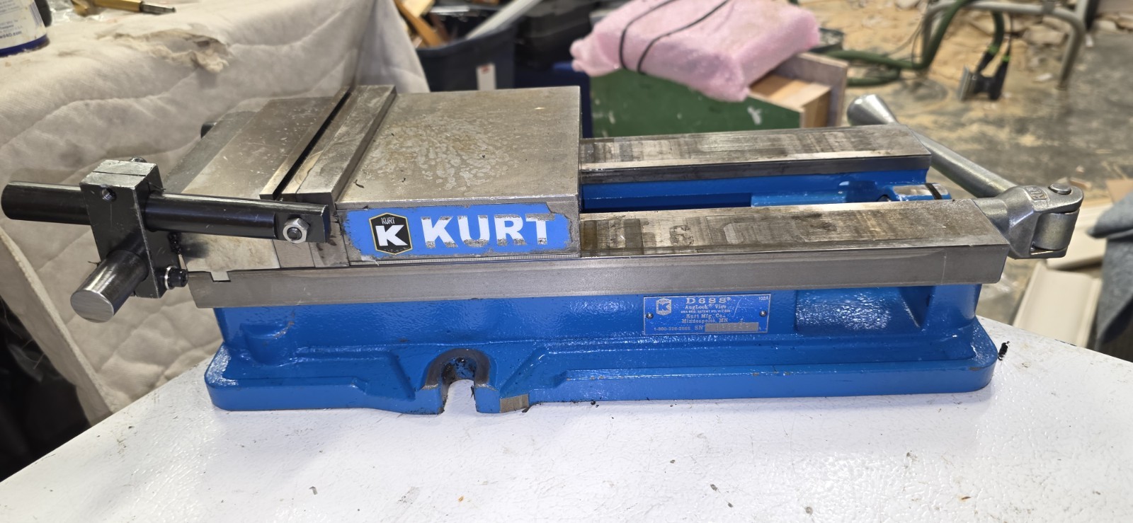 KURT ANGLOCK 6" MILLING MACHINE VISE - BRAND NEW HARD JAW  - HANDLE - D688