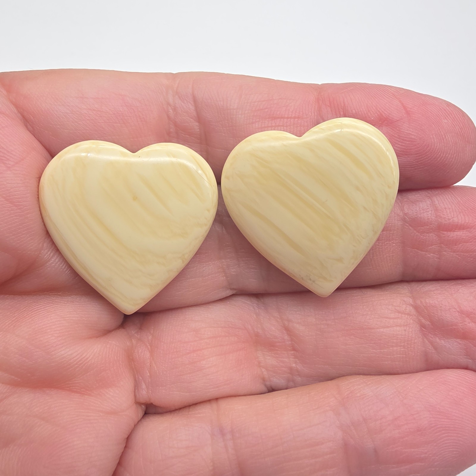 Cream Marbled Plastic Heart Pierced Earrings Vintage