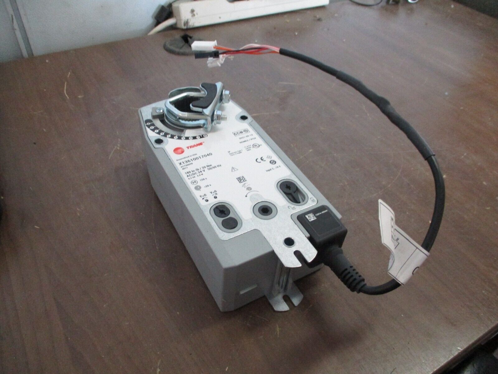 Trane Actuator X13610017040 180 in-lb 24V AC/DC Nema 2 *No Key* Used