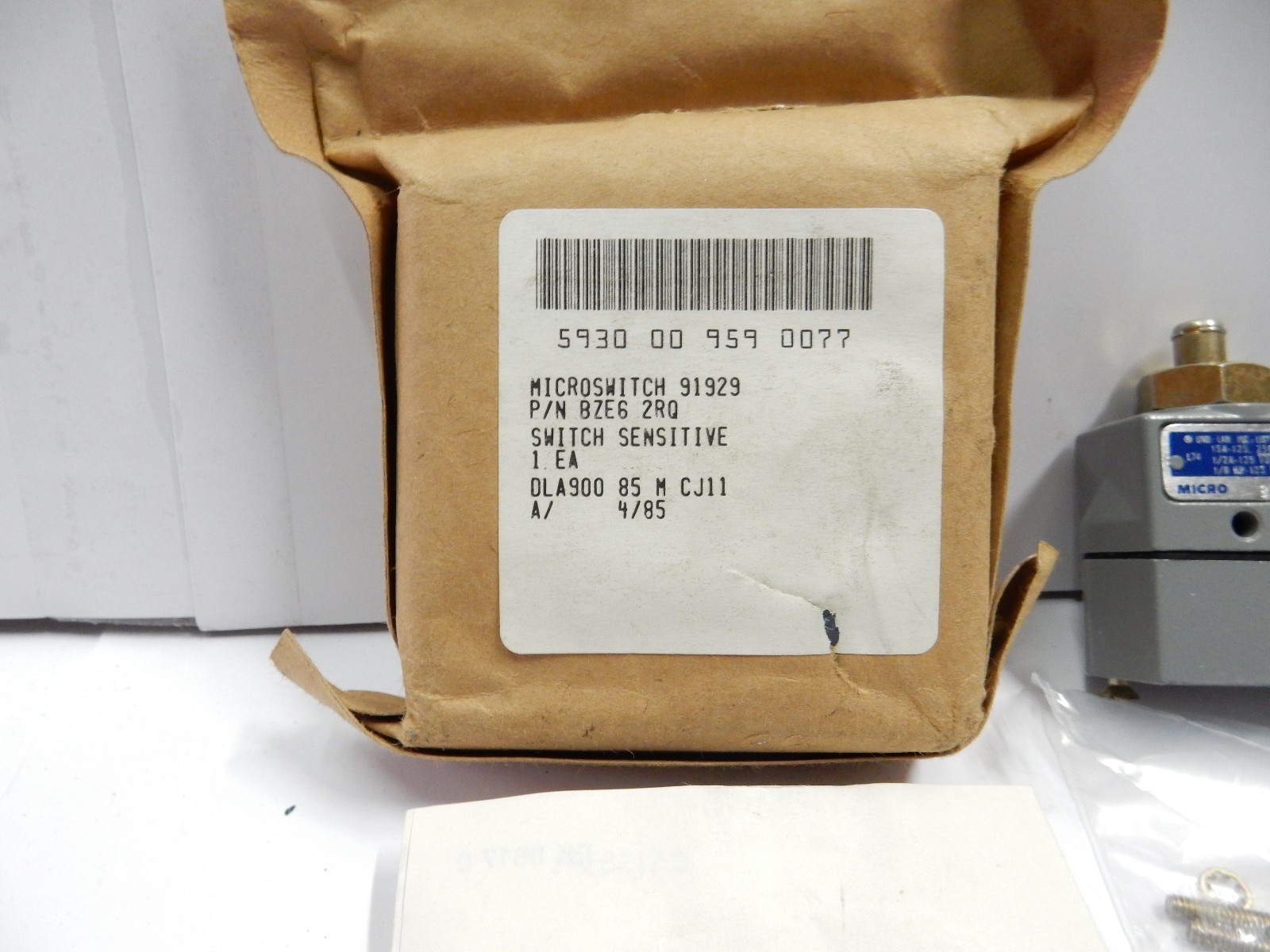 HONEYWELL MICRO SWITCH BZE6-2RQ SENSITIVE SWITCH 5930-00-959-0077
