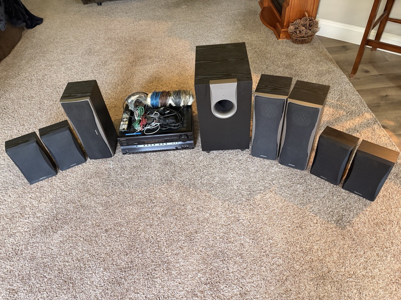 ONKYO AV RECEIVER HT-R550 bundle with 8 Speakers Remote and All Wiring Cables.