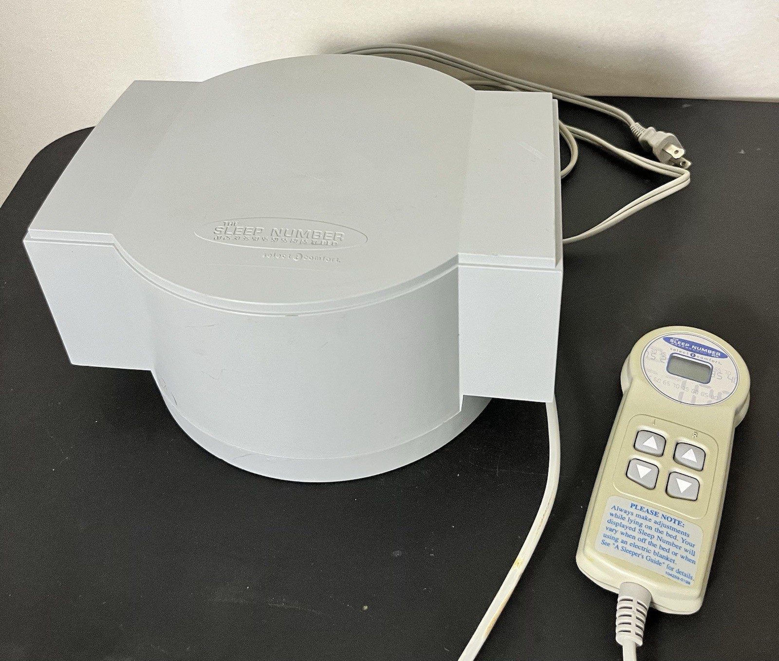 Select Comfort Sleep Number Bed Electric Air Pump w/ Wired Remote Gray