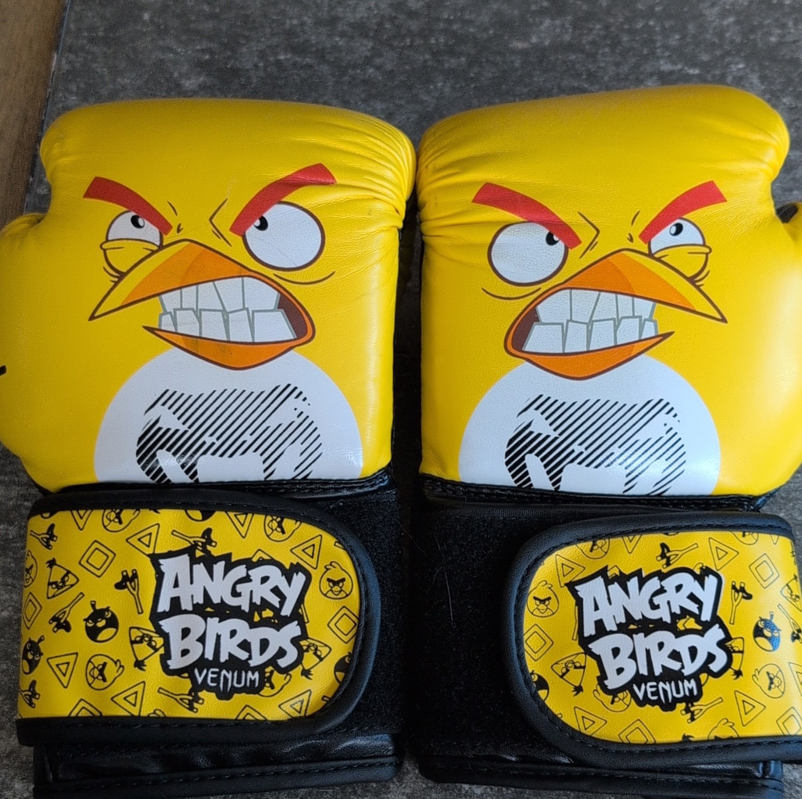 Venum Angry Birds Bag Gloves Boxing Gloves Yellow Black White