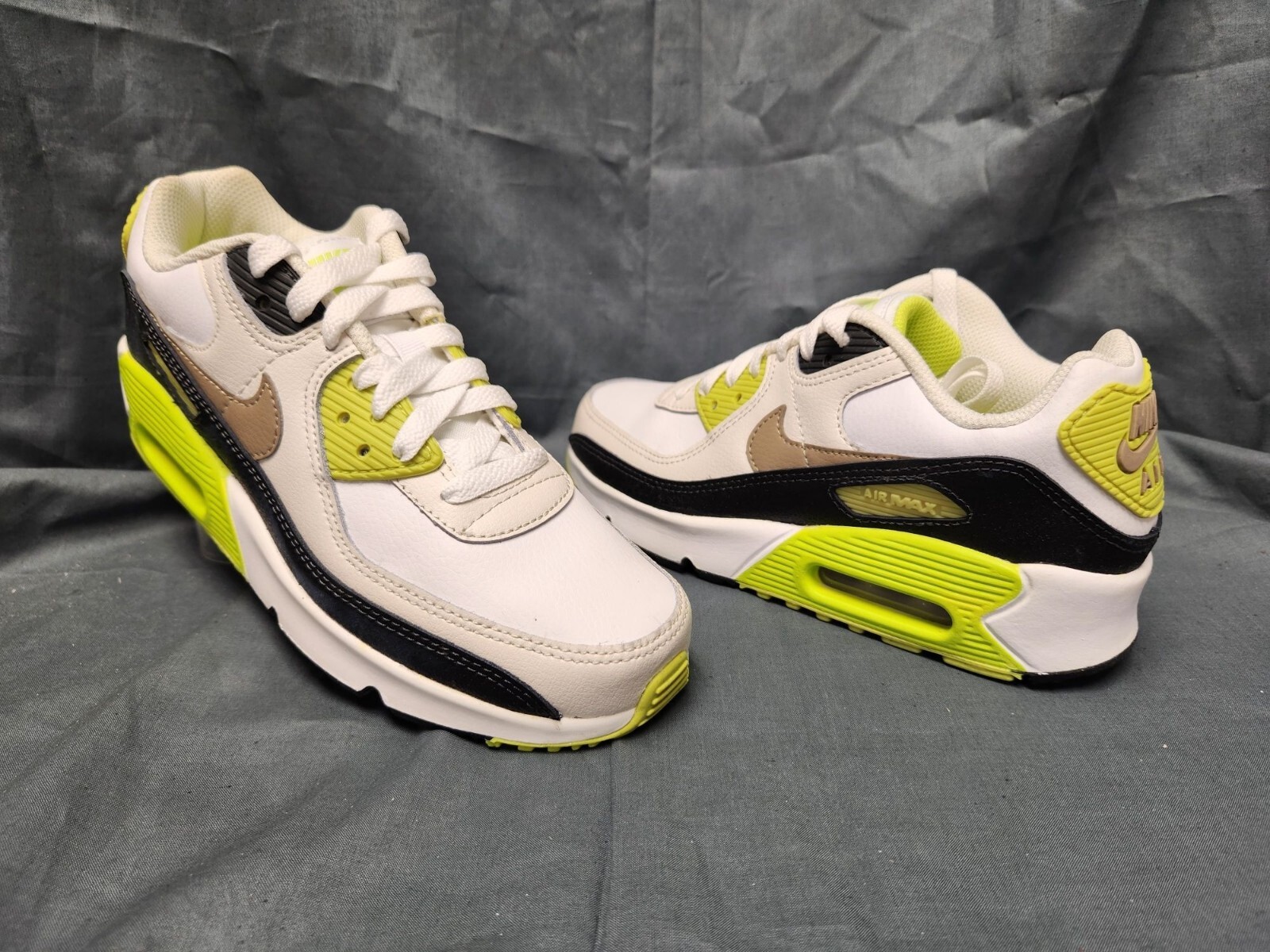 Nike Boys Air Max 90 (GS) Sneakers White Khaki Cyber Size 6 DISPLAY MODEL!