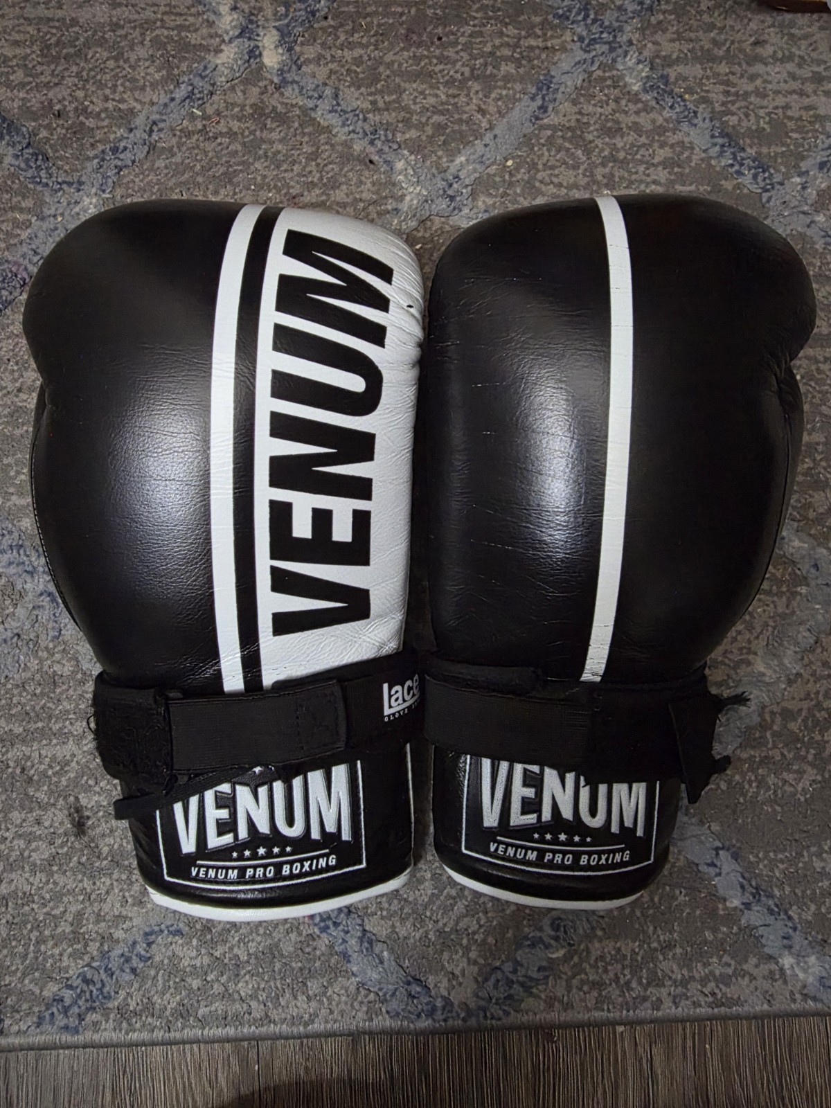 Venum Shield Pro Boxing Gloves 14 Oz Lace up