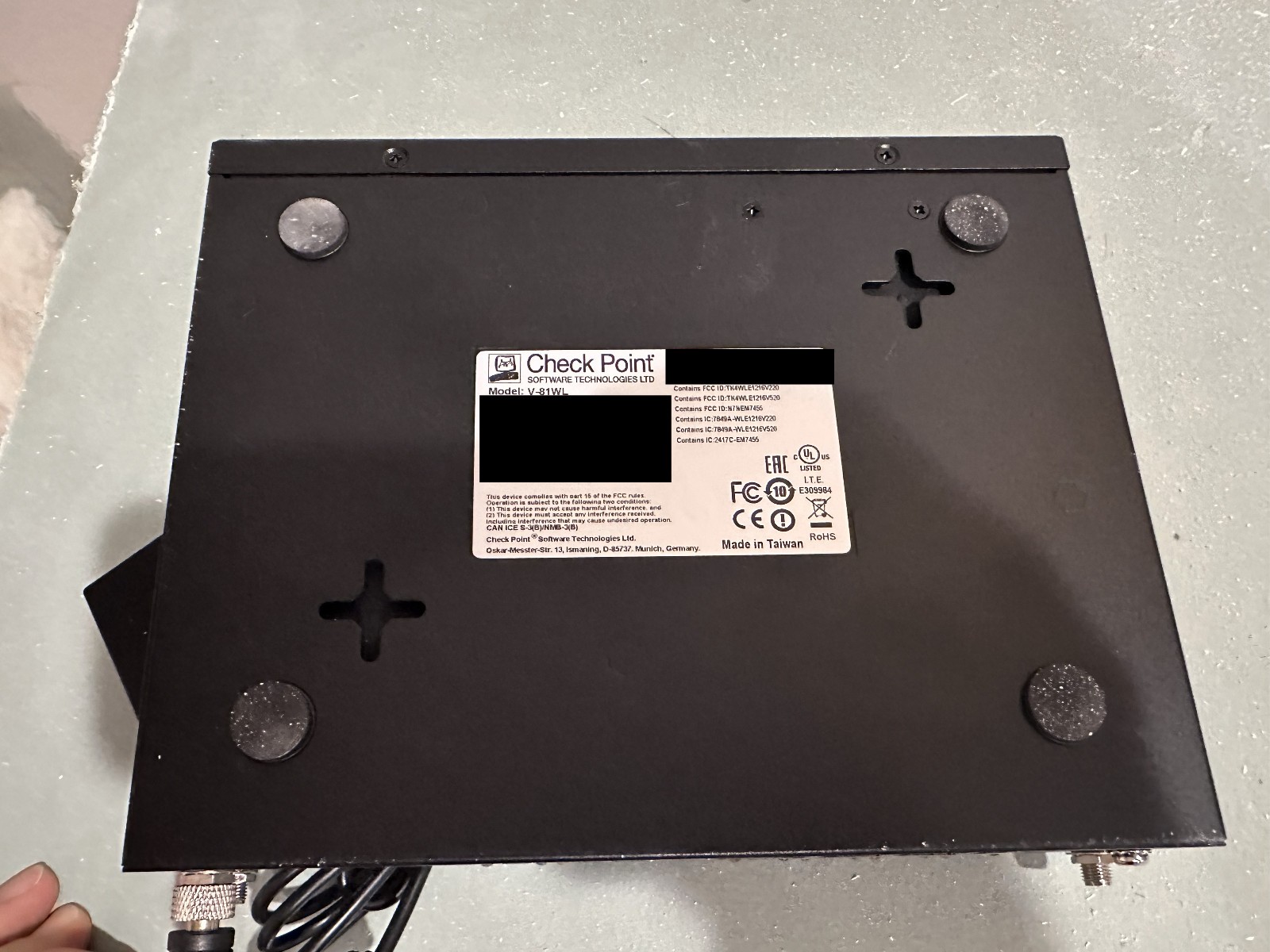 Check Point 1590 Firewall & Security Device w builtin WiFI and builtin LTE sim