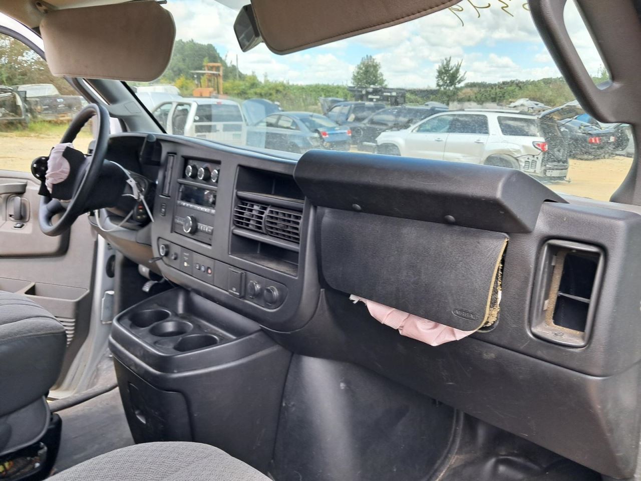 EXPRESS25 2018 Glove Box 4774212
