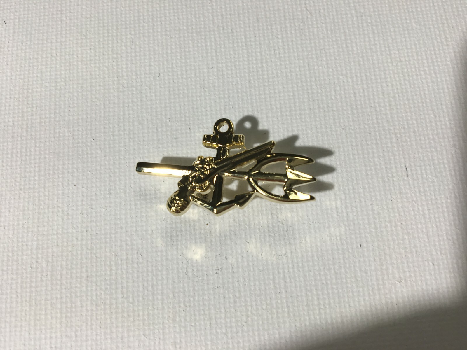 US NAVY UNDER WATER DEMOLITION TEAM HAT/LAPEL PIN MEASURES1 1/4TH INCHES