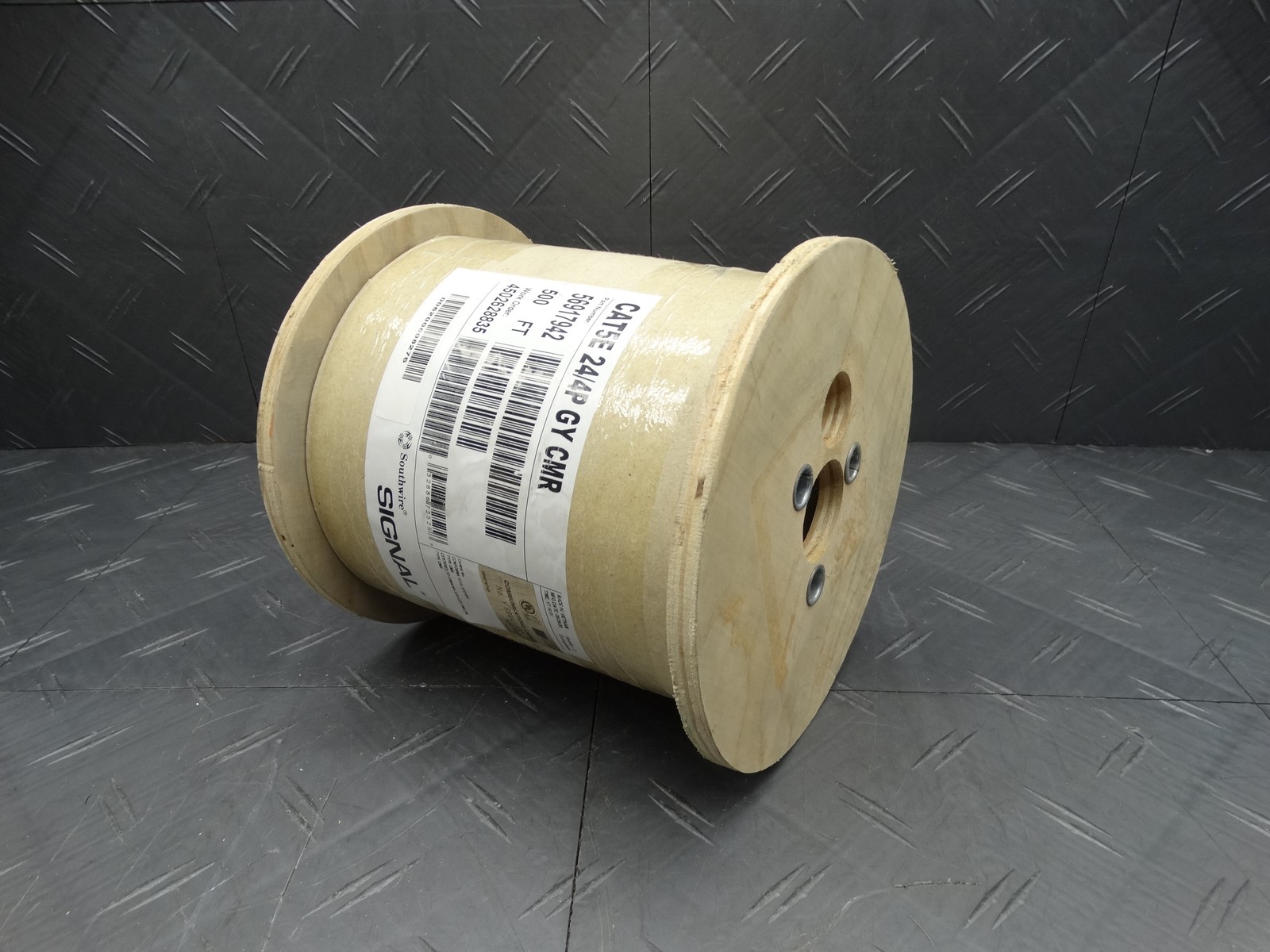 Southwire 500 ft. Gray 24/4 Solid CU CAT5e CMR (Riser) Data Cable 56917942