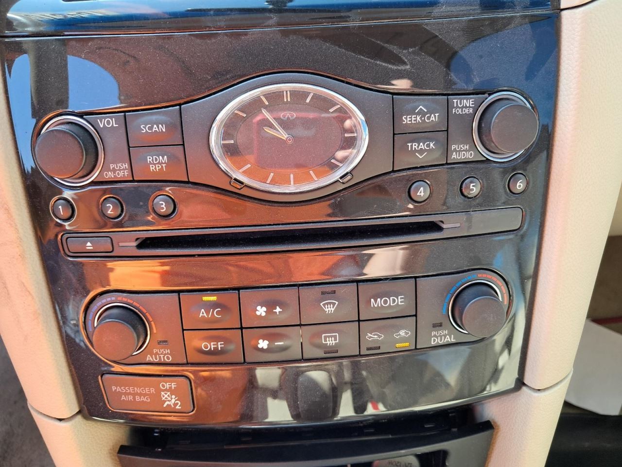 QX70 2017 Glove Box 4752830