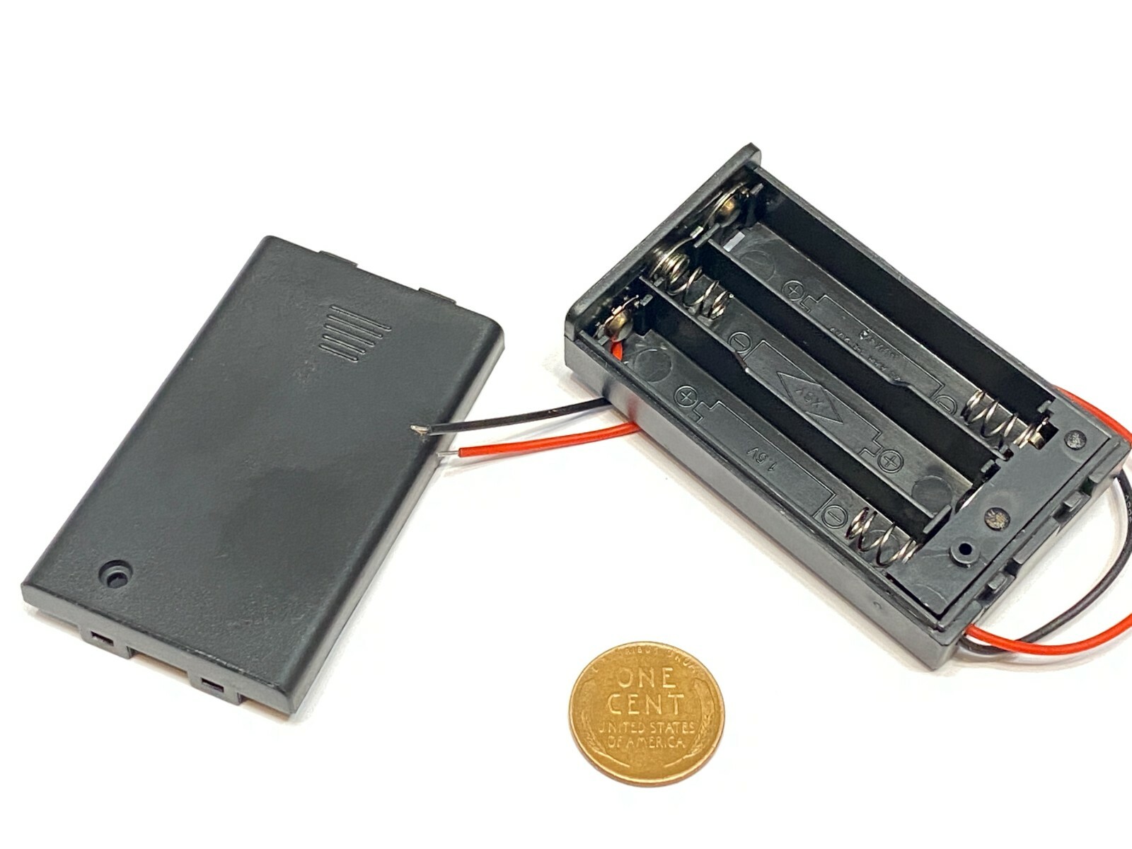 2 x Battery holder 3 AAA Slots Spring Clip 4.5V Case Plastic On/Off Switch B7