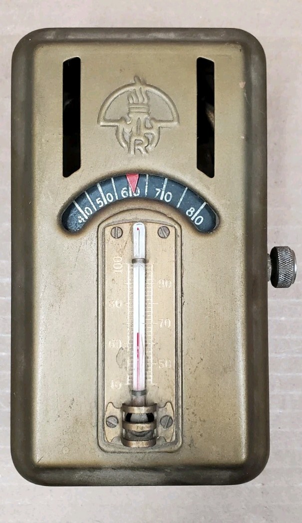 Vintage Minneapolis Honeywell T42-1 Thermostat Missing Bottom Screw