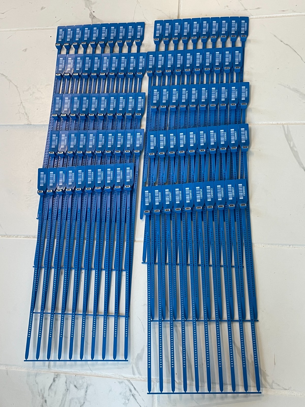 100 NEW 16" Strap Seal W/ Metal Locking Insert, DTZIP-NT, No Teeth, Blue NEW
