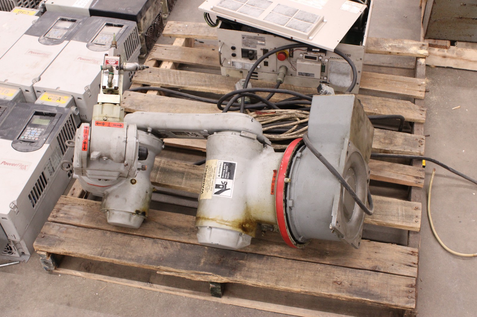 Yaskawa MotoMan HP3C HP3-A01 Robot Arm With Controller ERCR-NS00-A200