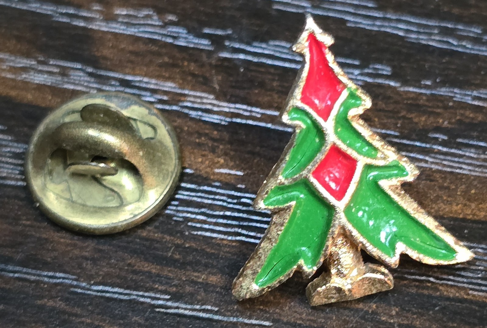 ⅞" Gold Toned Christmas Tree Lapel Clutchback Pin