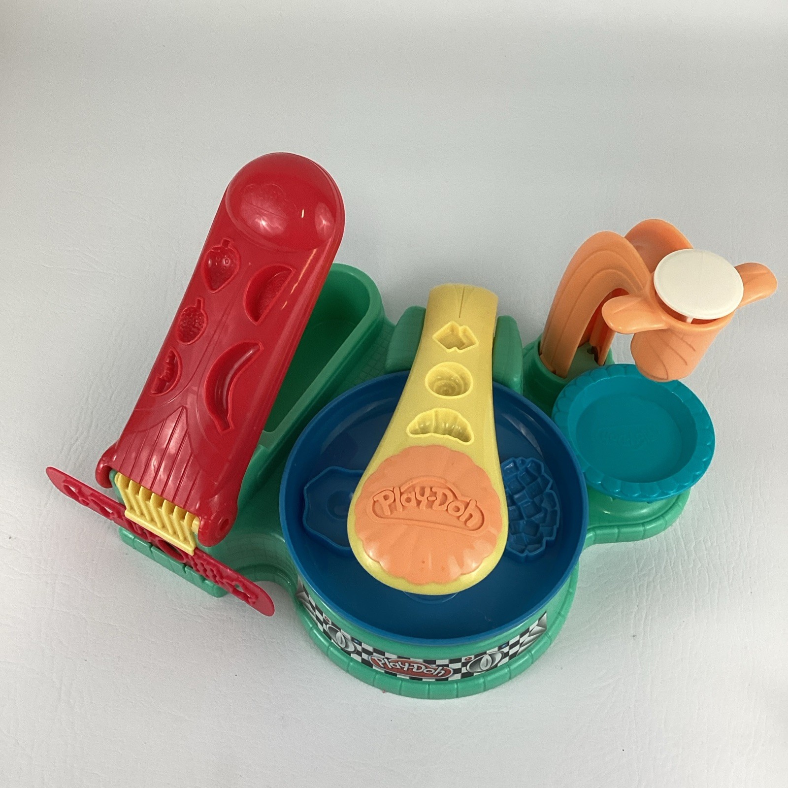 Play-Doh Flip N Serve Breakfast Playset Griddle 2010 Hasbro Kitchen Creations