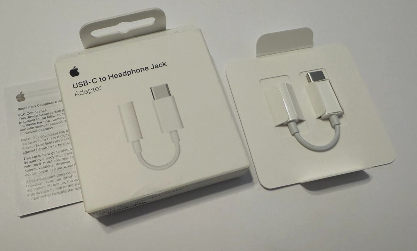 Genuine Apple USB-C to 3.5mm Headphone Jack Adapter 3.5 mm (A2049 | MU7E2AM/A)