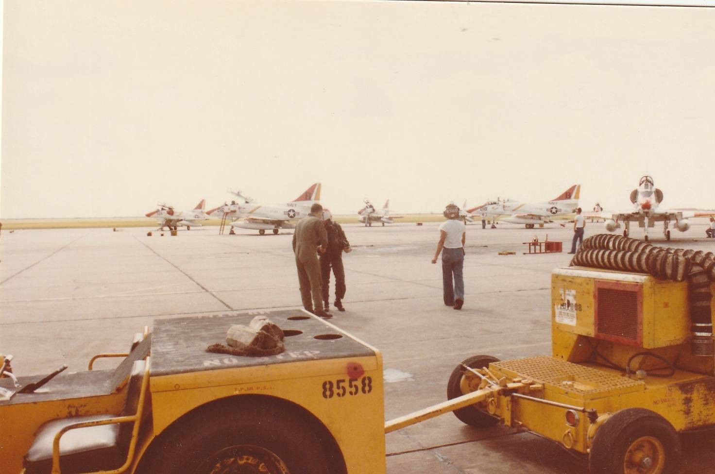 1983 US Navy  VT-21 VT-22 VT-23 Douglas A-4 Skyhawk NAS Kingsville Ground Crew
