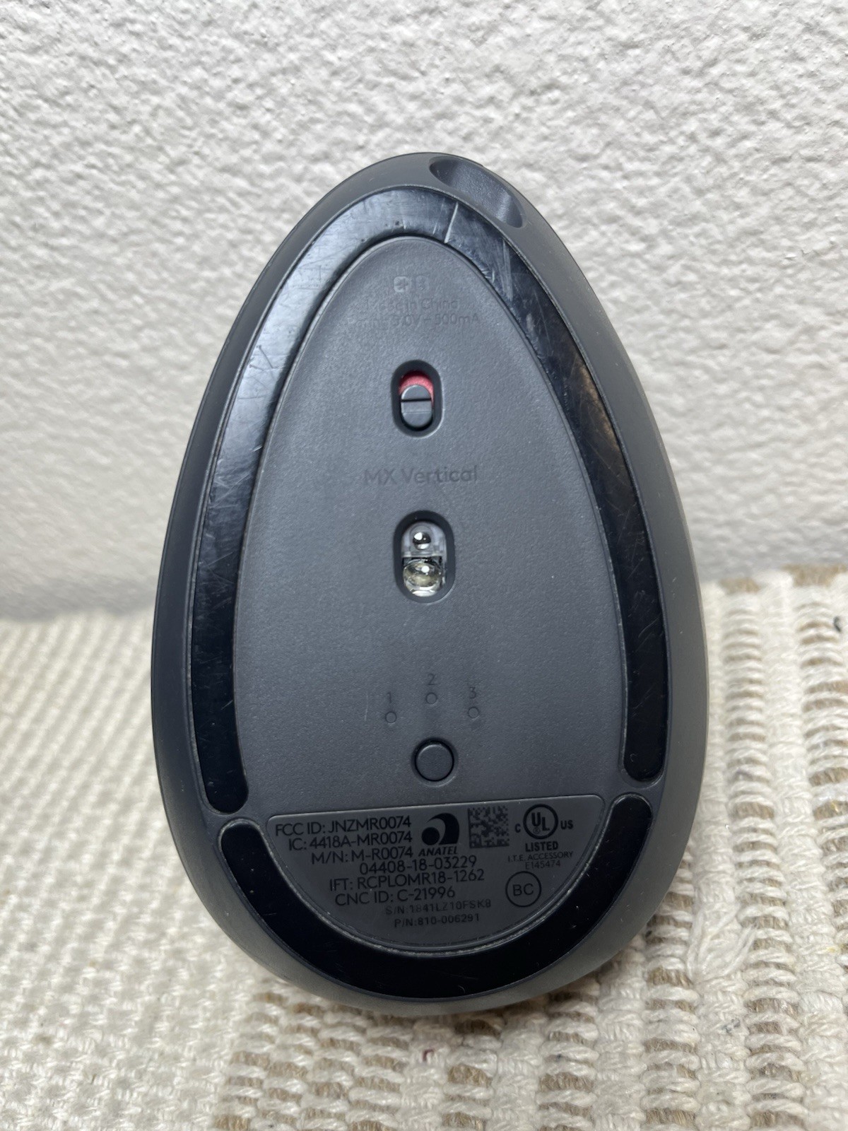 Logitech MX Vertical Wireless Ergonomic Vertical Mouse 4000 DPI 6-Button Black