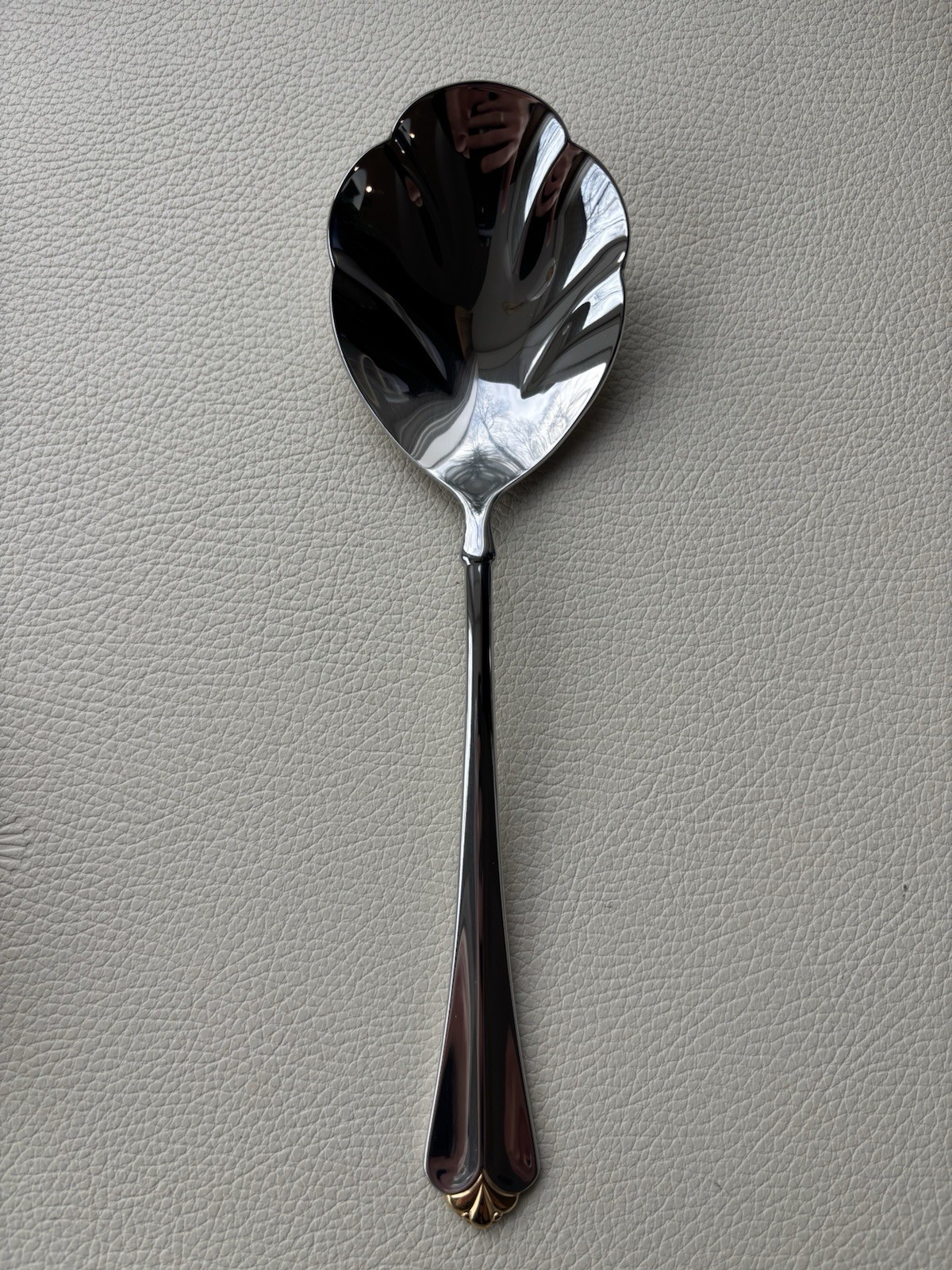 Oneida - GOLDEN JUILLIARD - casserole spoon NEW