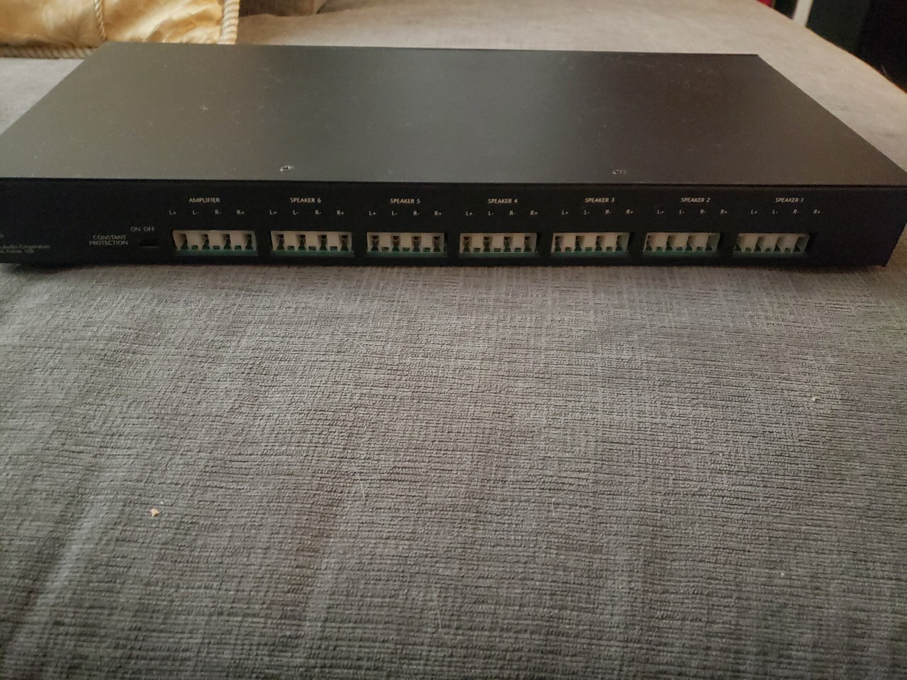 Niles Audio SVL-6 Speaker Selection/Volume Control System.